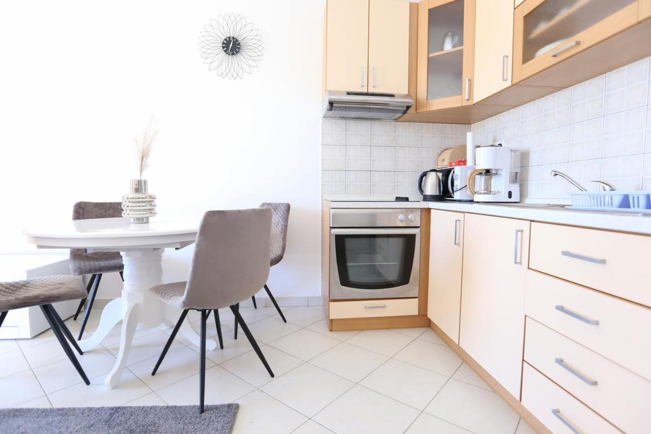 Apartmani Guto Podstrana Esterno foto