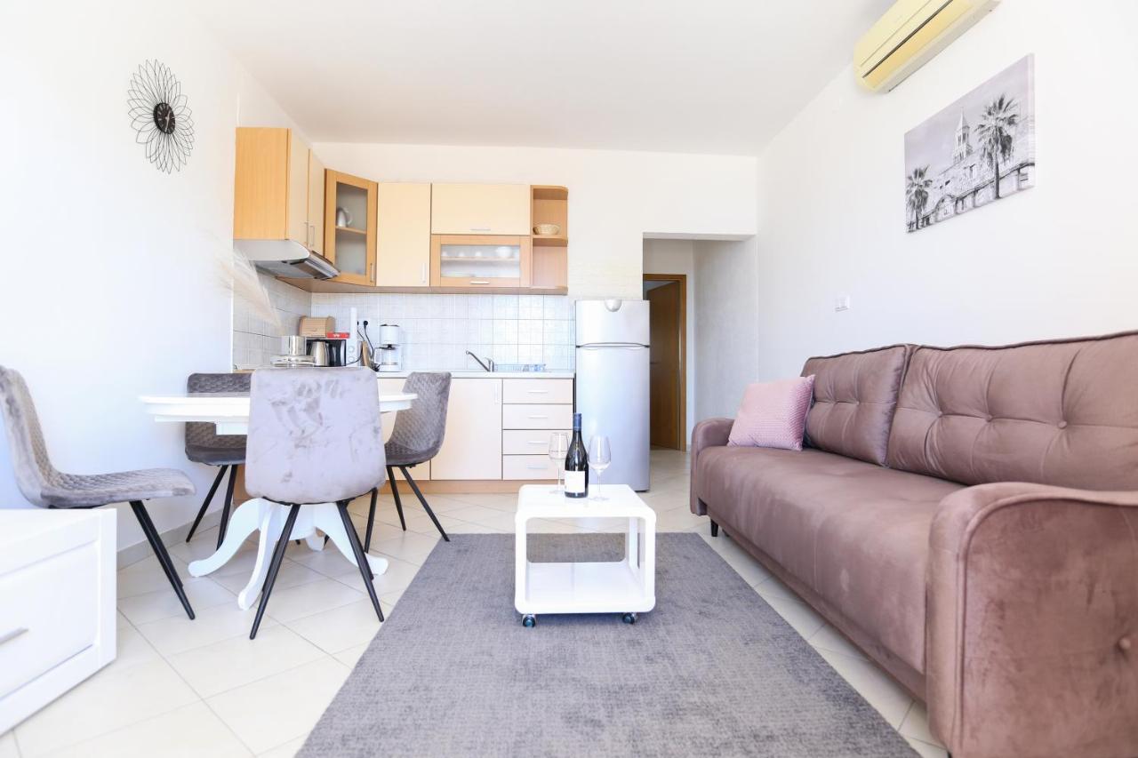 Apartmani Guto Podstrana Esterno foto