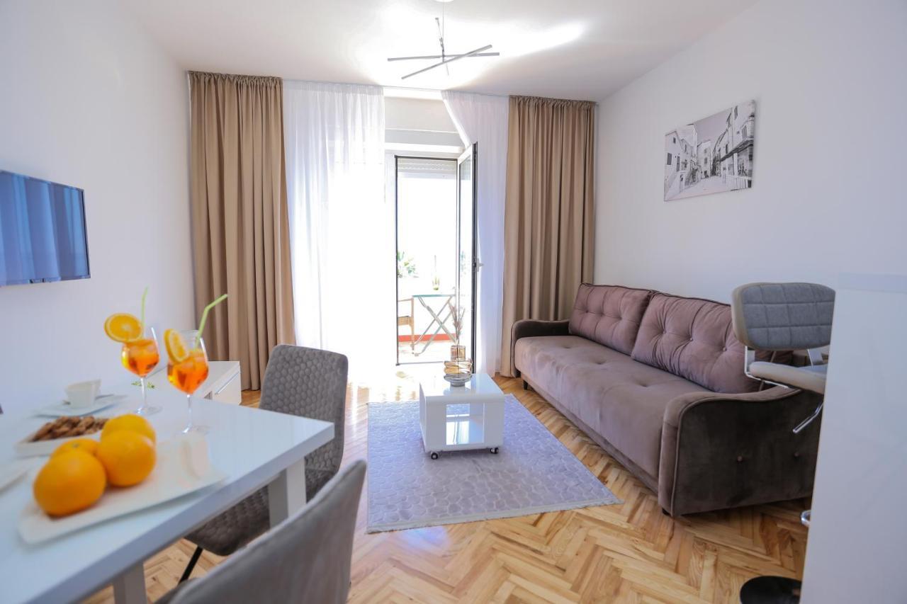 Apartmani Guto Podstrana Esterno foto