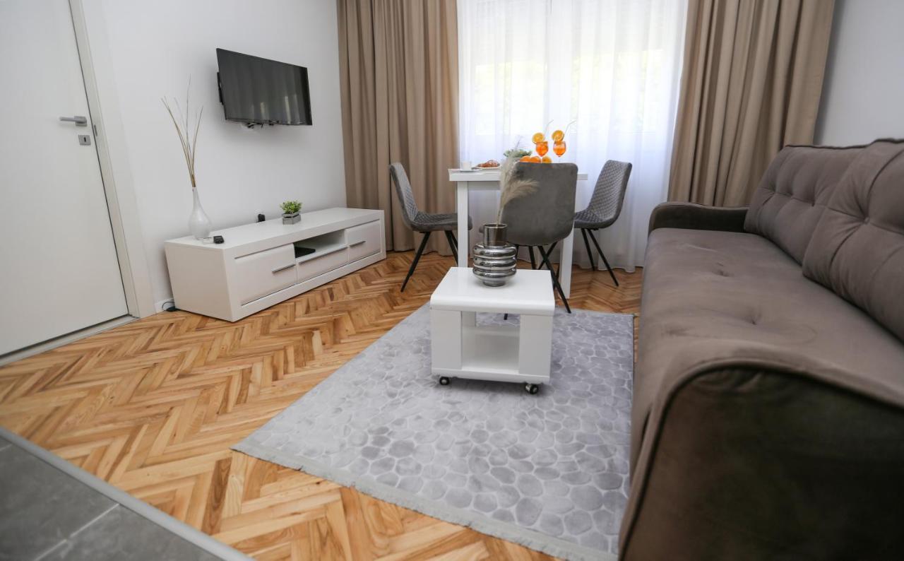 Apartmani Guto Podstrana Esterno foto