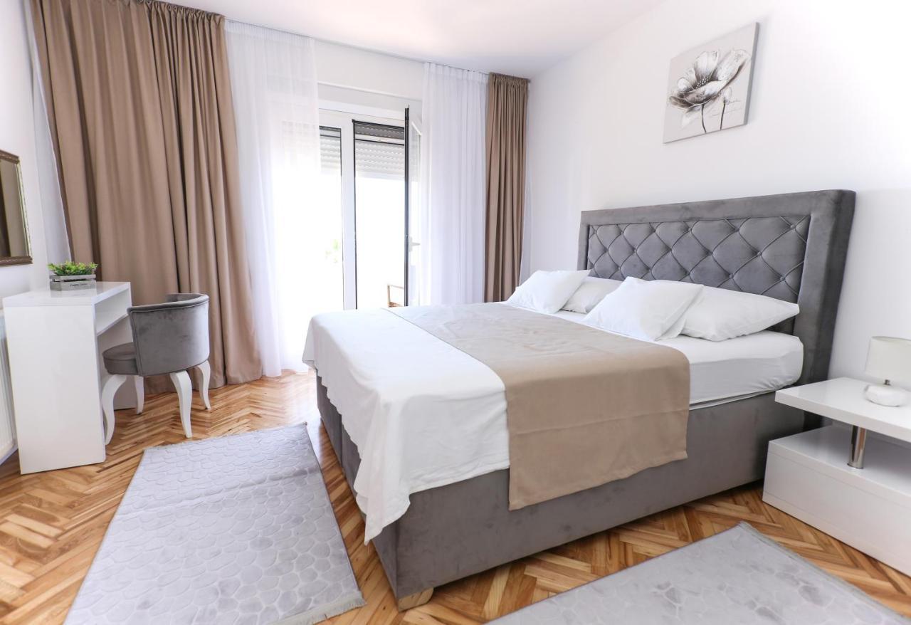 Apartmani Guto Podstrana Esterno foto