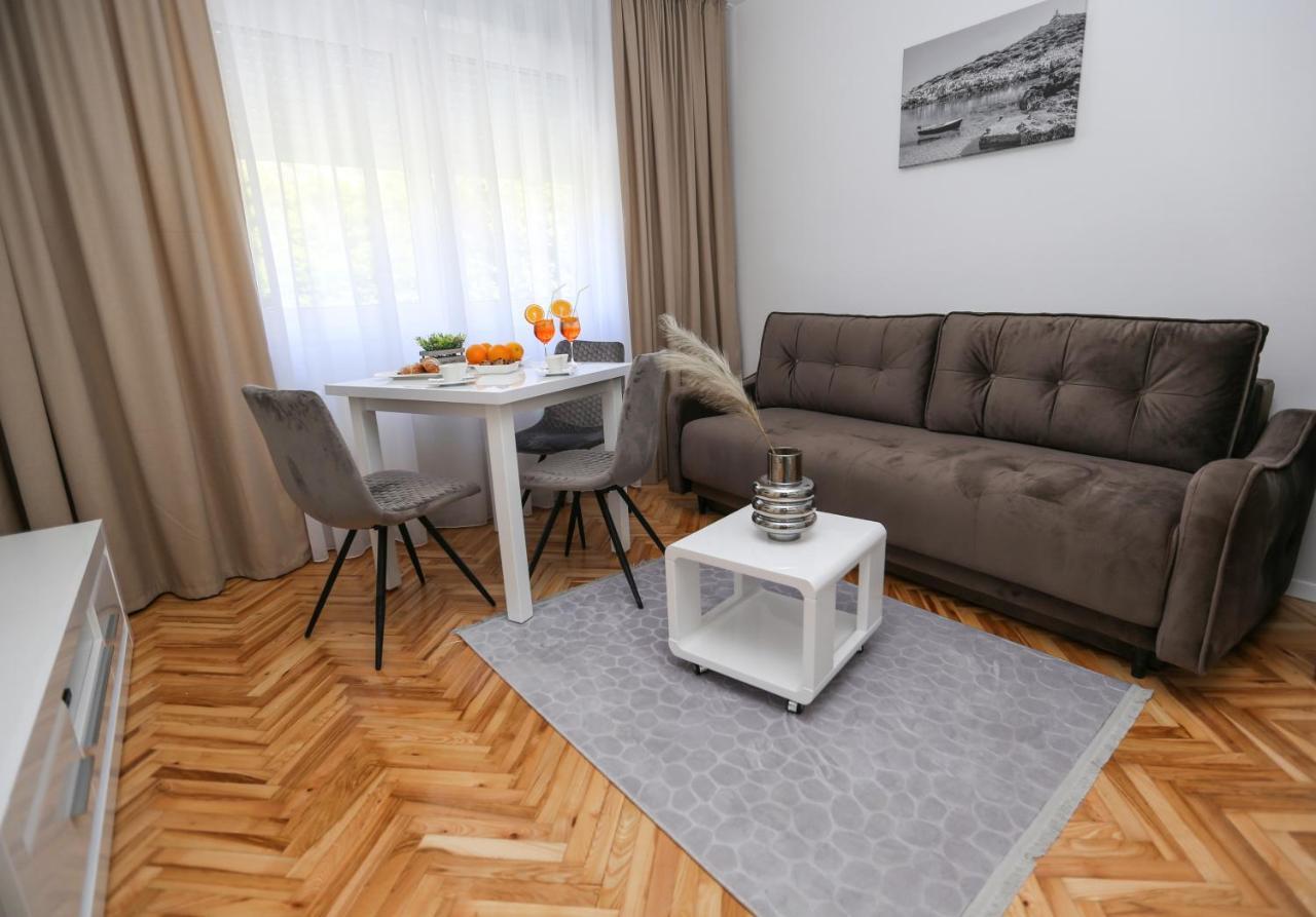 Apartmani Guto Podstrana Esterno foto