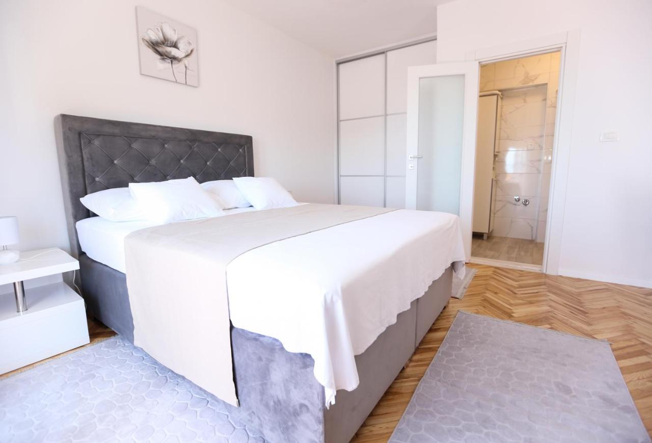 Apartmani Guto Podstrana Esterno foto